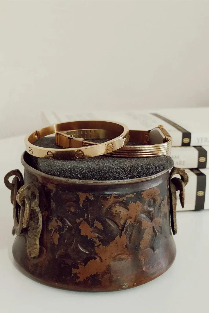 How to Shop Antique and Vintage Jewellery Like a Collector