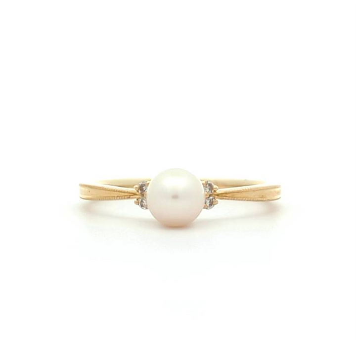 10KT Yellow Gold Pearl and 0.03ctw Diamond Ring