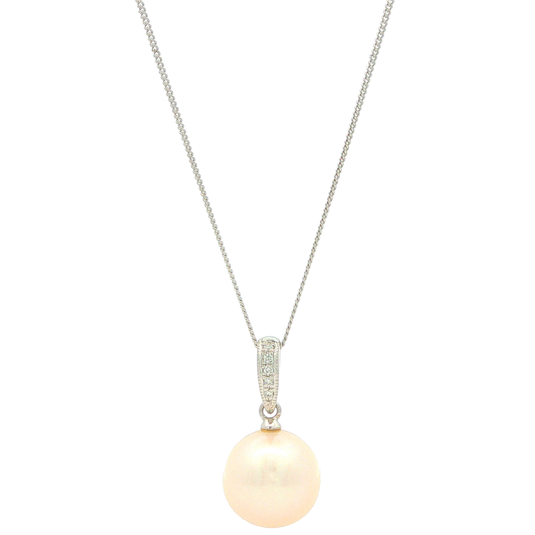 14KT White Gold Freshwater Pearl with 0.02ctw Diamond Accent Pendant on an 18" Curb Chain