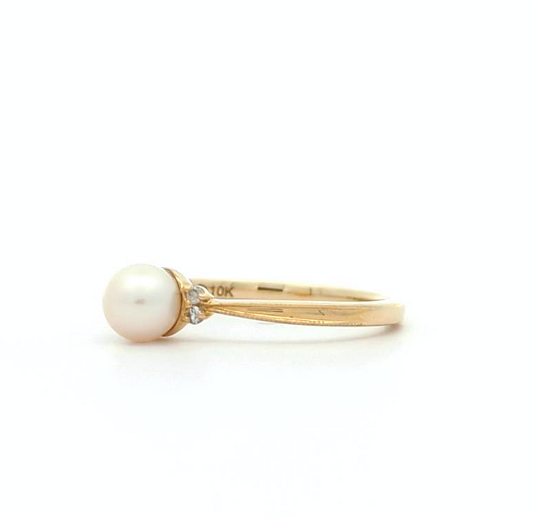 10KT Yellow Gold Pearl and 0.03ctw Diamond Ring