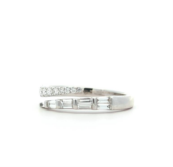 18KT White Gold 0.49ctw Diamond Ring