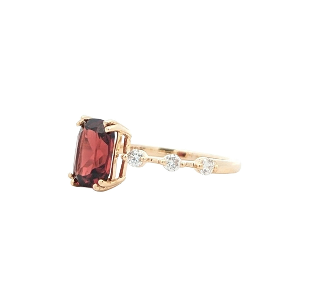 10KT Yellow Gold Garnet and 0.20ctw Diamond Ring