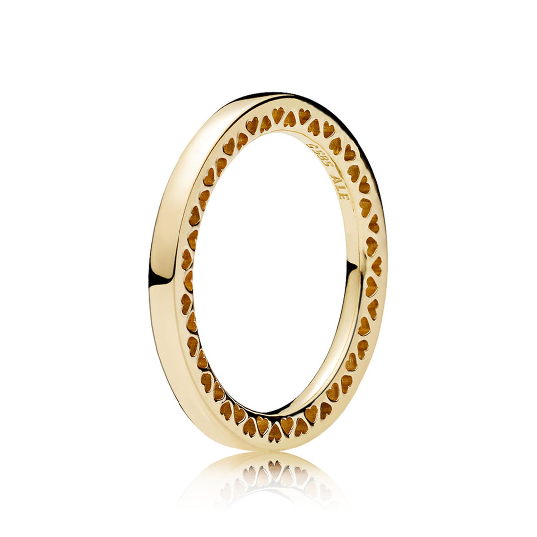 Ring in 14k gold with cut-out hearts