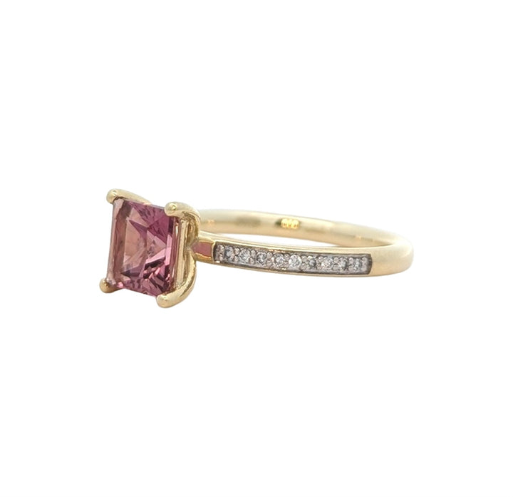 14K Yellow Gold Pink Tourmaline 0.099ctw Diamond Ring